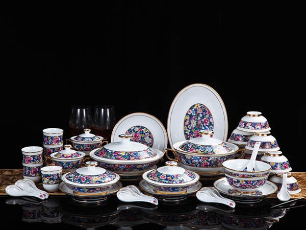 68頭金地萬花高白琺瑯彩¥13,800.00